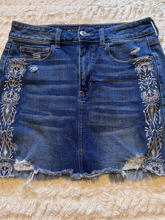 American Eagle Outfitters Dresses & Skirts - American Eagle Embroidered Distressed Denim Mini Skirt Size 8 Boho Festival